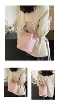 將圖片載入圖庫檢視器 BYMM1705今年流行時尚韓國手提水桶包包女2024新款夏天粉色包單肩斜挎包