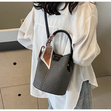 將圖片載入圖庫檢視器 BYMM1705今年流行時尚韓國手提水桶包包女2024新款夏天粉色包單肩斜挎包