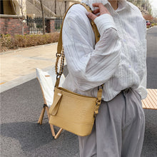 將圖片載入圖庫檢視器 BT3227流行小包包女夏韓版印花鏈條斜挎包時尚單肩流浪包