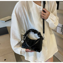画像をギャラリービューアに読み込む, BYD7001銀色手提包包女夏天2024新款潮小眾設計時尚斜挎包質感上班小拎包