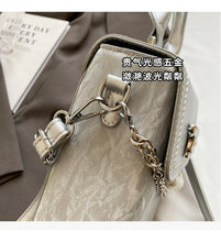画像をギャラリービューアに読み込む, BQX6113銀色手提包包女夏天2024新款潮時尚小眾設計小方包網紅蝴蝶手機包