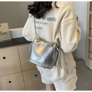 BYD781韓系小眾包包女2024新款潮時尚百搭鏈條斜挎包質感單肩腋下水桶包