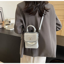 將圖片載入圖庫檢視器 BQX6113銀色手提包包女夏天2024新款潮時尚小眾設計小方包網紅蝴蝶手機包