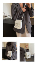 將圖片載入圖庫檢視器 BYMM0128夏季新款小包包女2024今年流行銀色手機包時尚洋氣百搭質感斜挎包