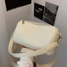 画像をギャラリービューアに読み込む, B5820026今年流行波士頓包包女2024新款時尚寬帶斜挎包小眾設計腋下枕頭包