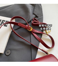 画像をギャラリービューアに読み込む, BSHH2459紅色小包包女2023新款潮韓國復古腋下包小眾質感斜挎婚包小方包