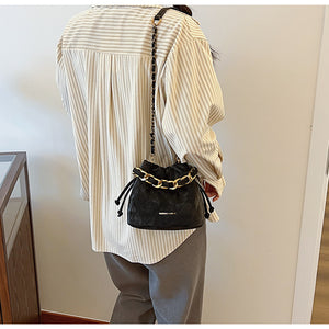 BTY5609菱格繡線手提小包包女新款復古鏈條單肩斜挎包韓國小眾絨面水桶包