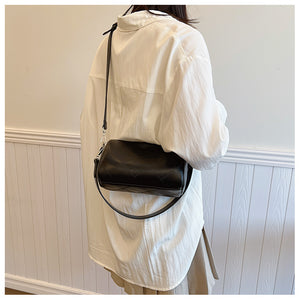 B5820026今年流行波士頓包包女2024新款時尚寬帶斜挎包小眾設計腋下枕頭包